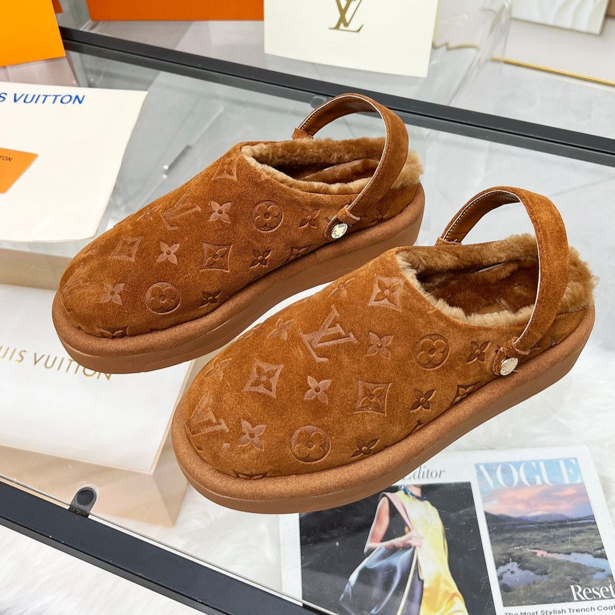 LV WOMEN'S COSY FLAT COMFORT CLOGS IN RUSSET BROWN MONOGRAM SUEDE