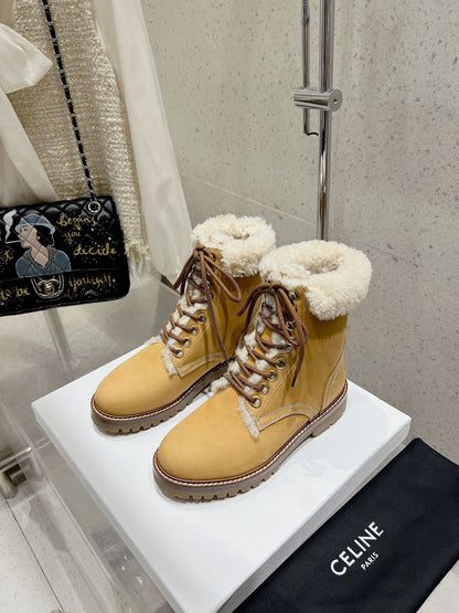 MARTIN BOOT IN PEANUT BROWN SUEDE AND WHITE FLEECE
