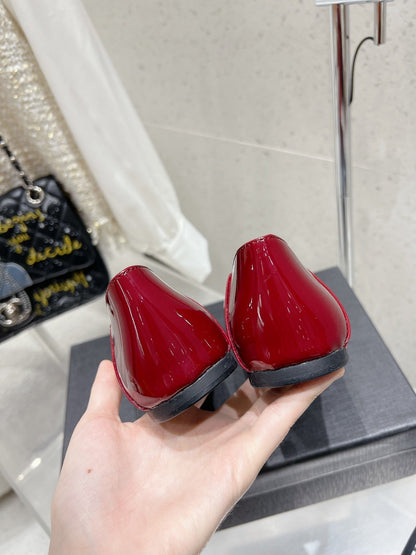 BALLERINA FLATS IN RUBY RED PATENT CALFSKIN