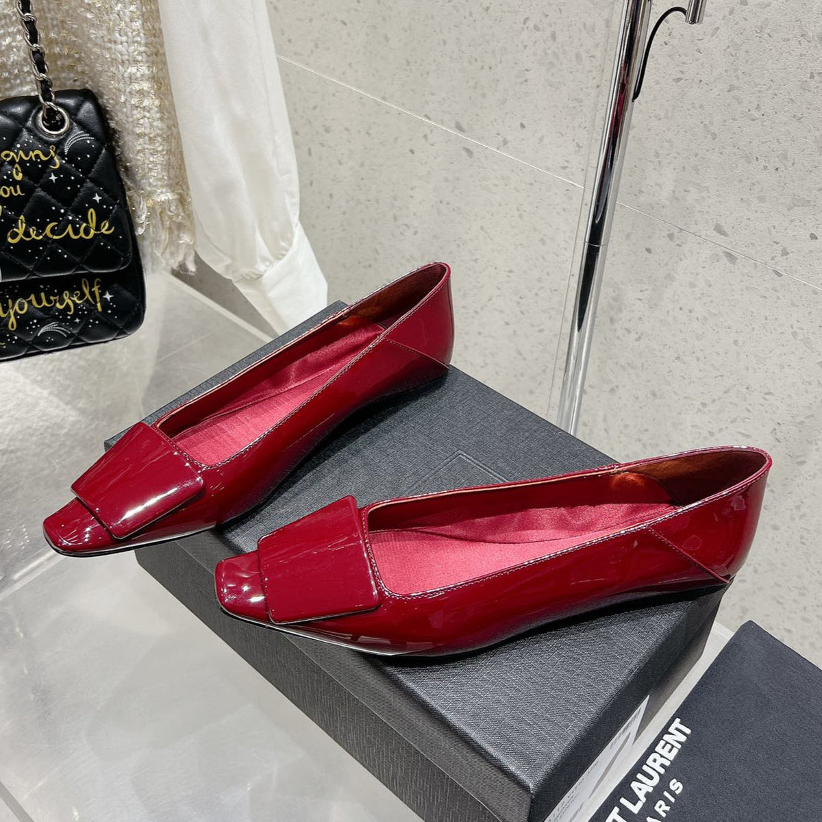 BALLERINA FLATS IN RUBY RED PATENT CALFSKIN