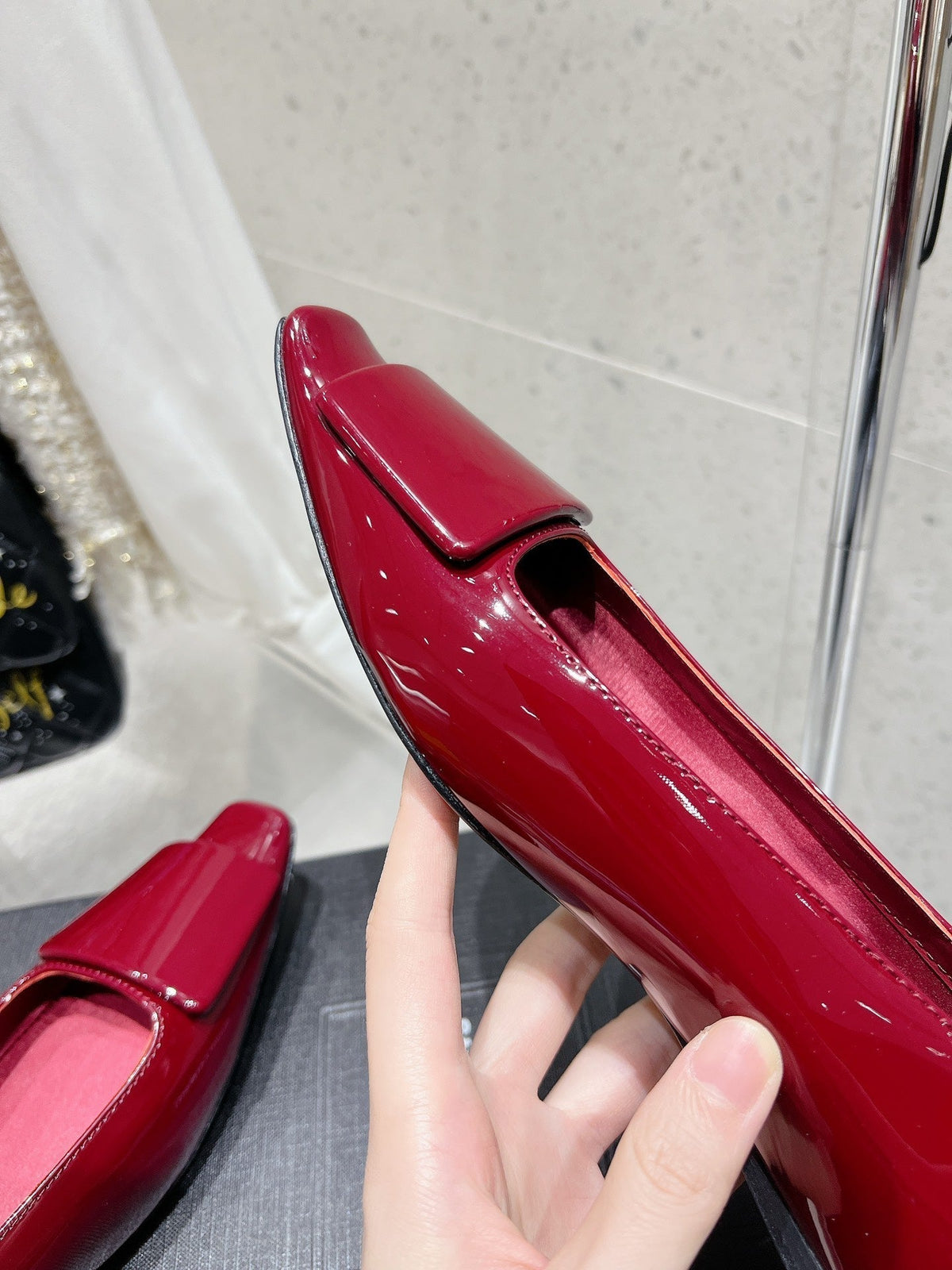 BALLERINA FLATS IN RUBY RED PATENT CALFSKIN