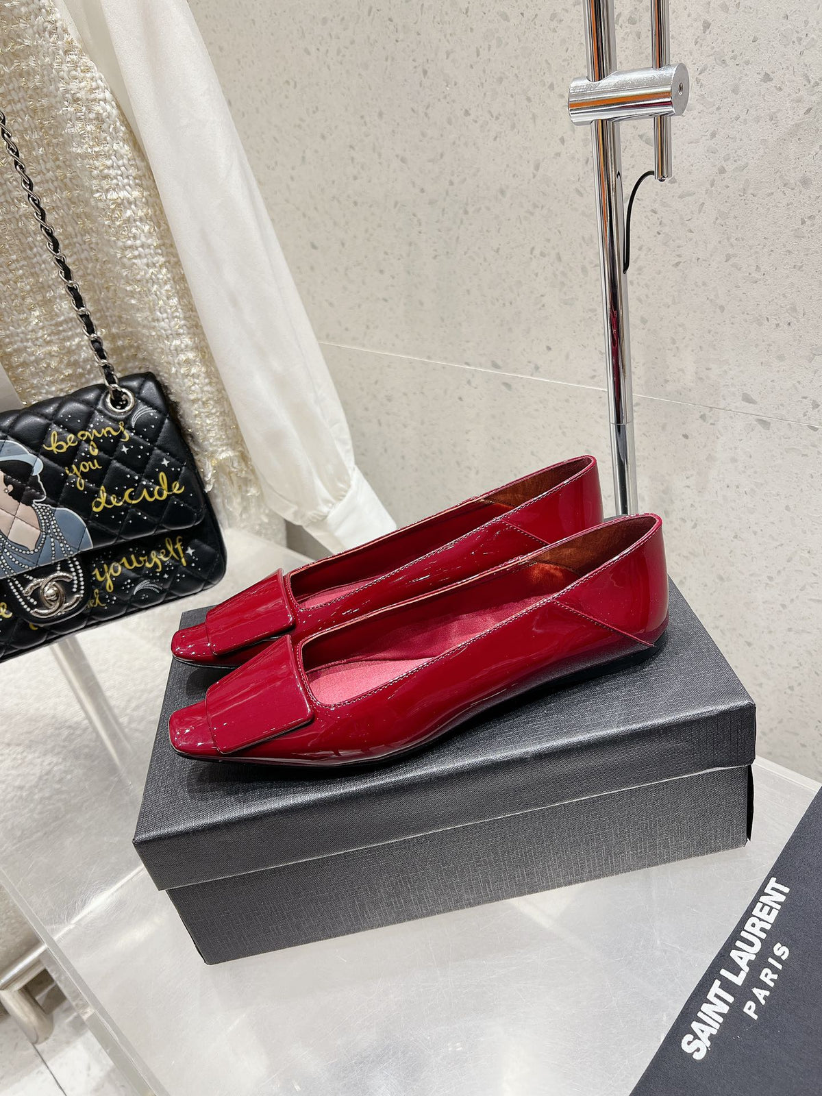 BALLERINA FLATS IN RUBY RED PATENT CALFSKIN