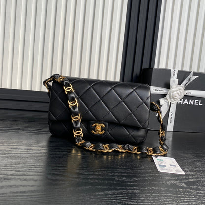 MEDIUM FLAP BAG 26 IN BLACK CALFSKIN GOLD DOUBLE C THICK CHAIN