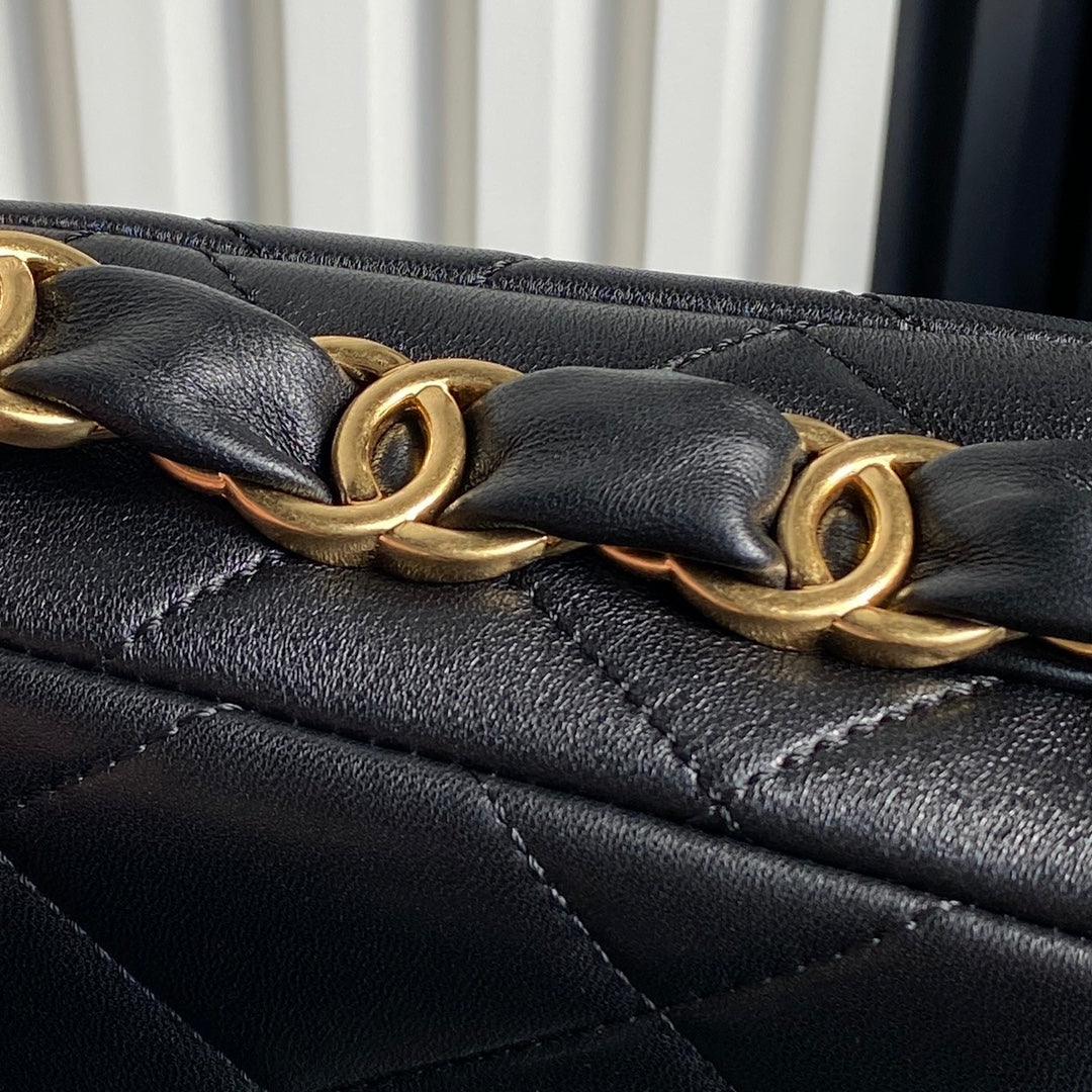 MEDIUM FLAP BAG 26 IN BLACK CALFSKIN GOLD DOUBLE C THICK CHAIN
