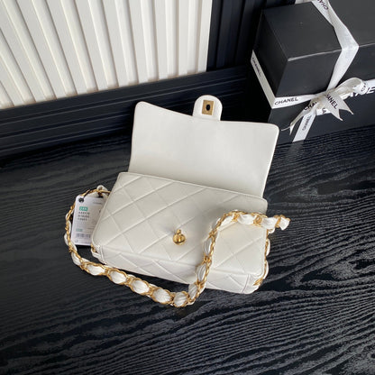 MEDIUM FLAP BAG 26 IN WHITE CALFSKIN GOLD DOUBLE C THICK CHAIN