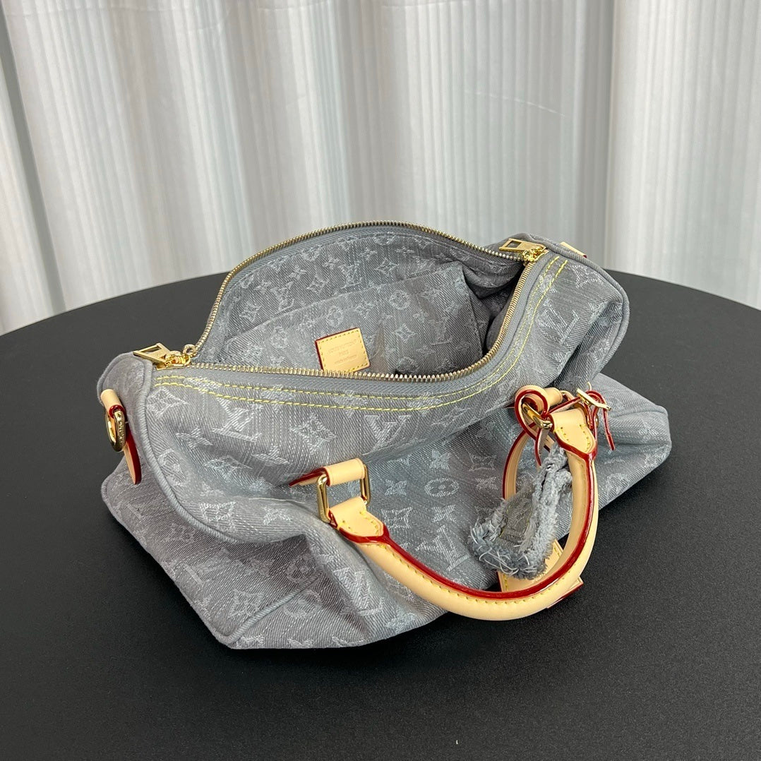Louis Vuitton Speedy Soft 30 bag in Monogram Denim canva