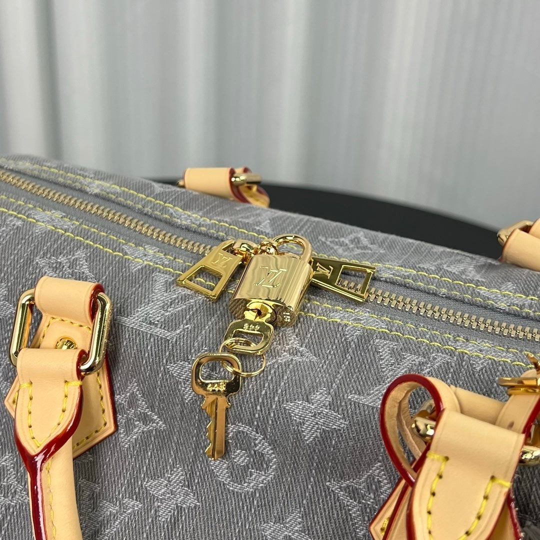 Louis Vuitton Speedy Soft 30 bag in Monogram Denim canva