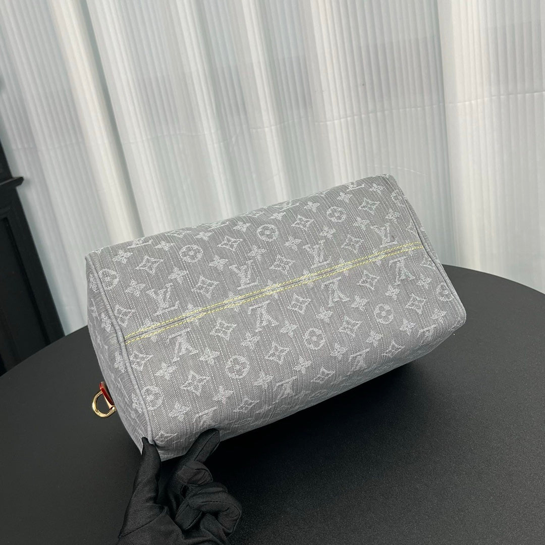 Louis Vuitton Speedy Soft 30 bag in Monogram Denim canva