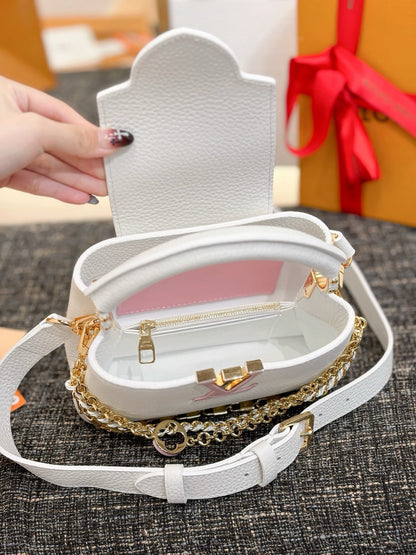 Louis Vuitton Capucines bag in white Taurillon leather