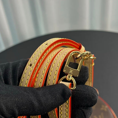 Louis Vuitton Pochette Tirette bag in Monogram Canvas