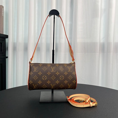 Louis Vuitton Pochette Tirette bag in Monogram Canvas