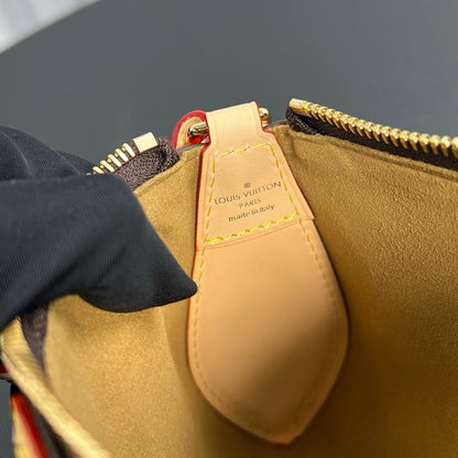 Louis Vuitton Pochette Tirette bag in Monogram Canvas