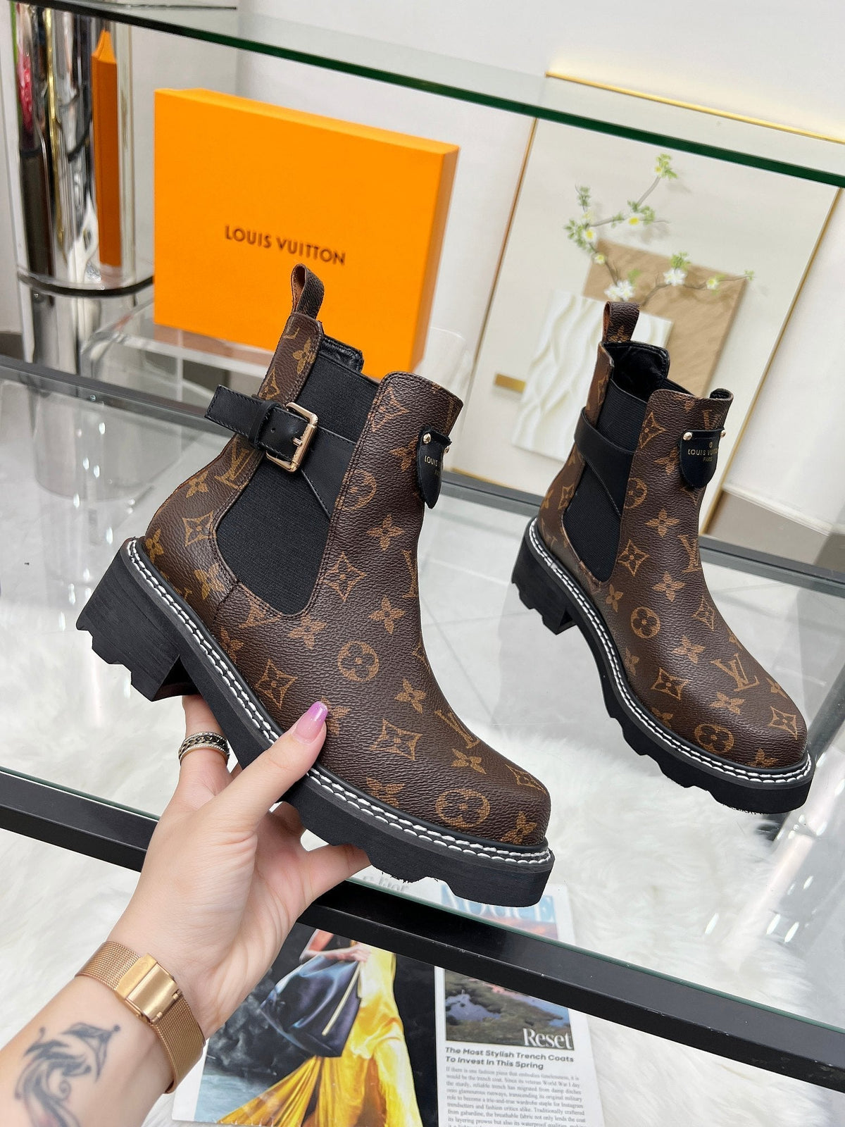 LV WOMEN'S SHORT BOOTS IN CHOCOLATE BROWN MONOGRAM CALFSKIN