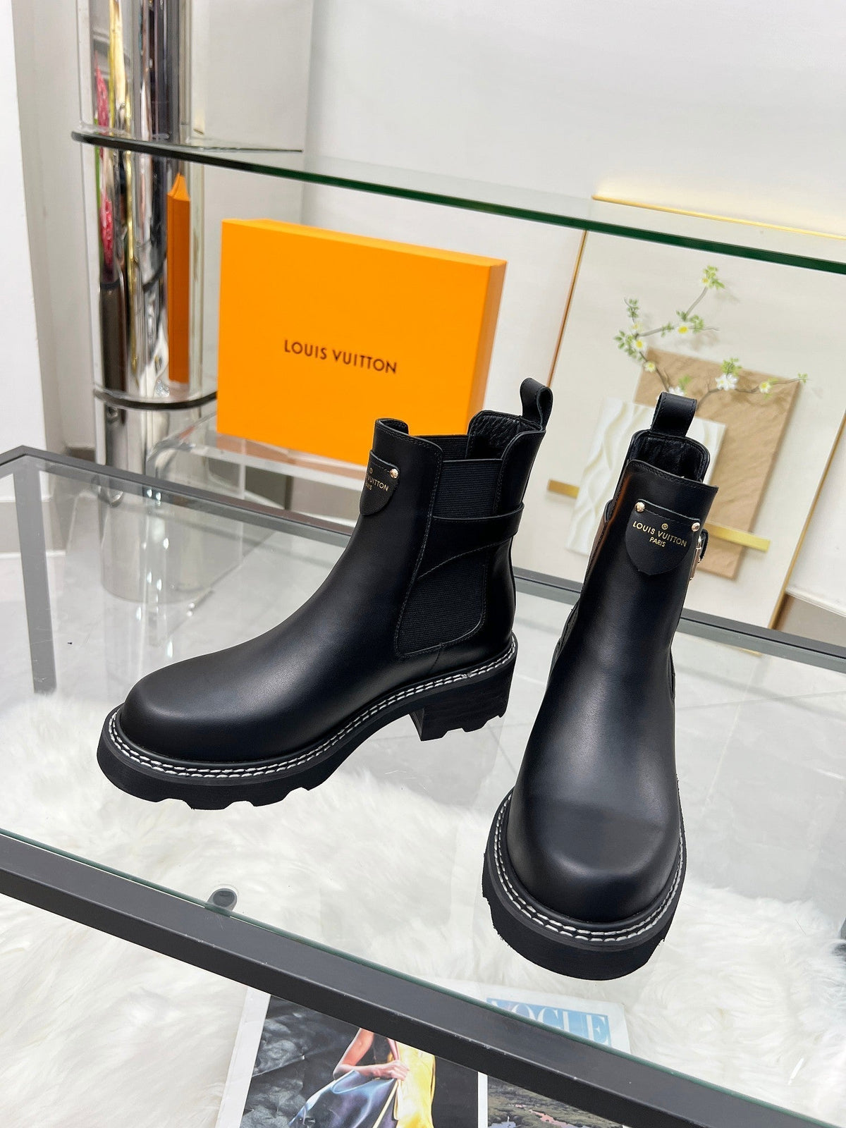 LV WOMEN'S SHORT BOOTS IN BLACK CALFSKIN