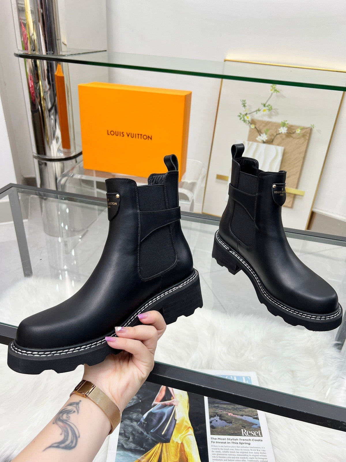 LV WOMEN'S SHORT BOOTS IN BLACK CALFSKIN