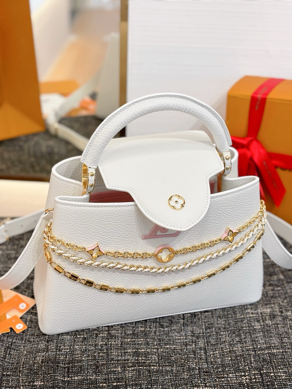 Louis Vuitton Capucines BB handbag in white Taurillon leather