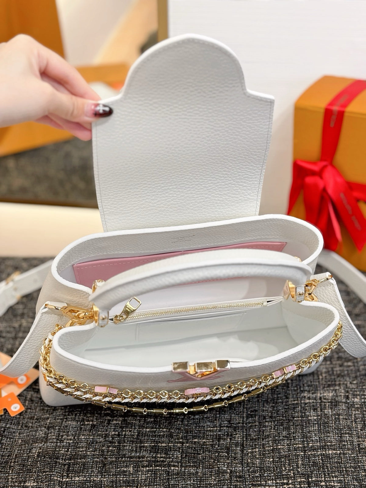 Louis Vuitton Capucines BB handbag in white Taurillon leather