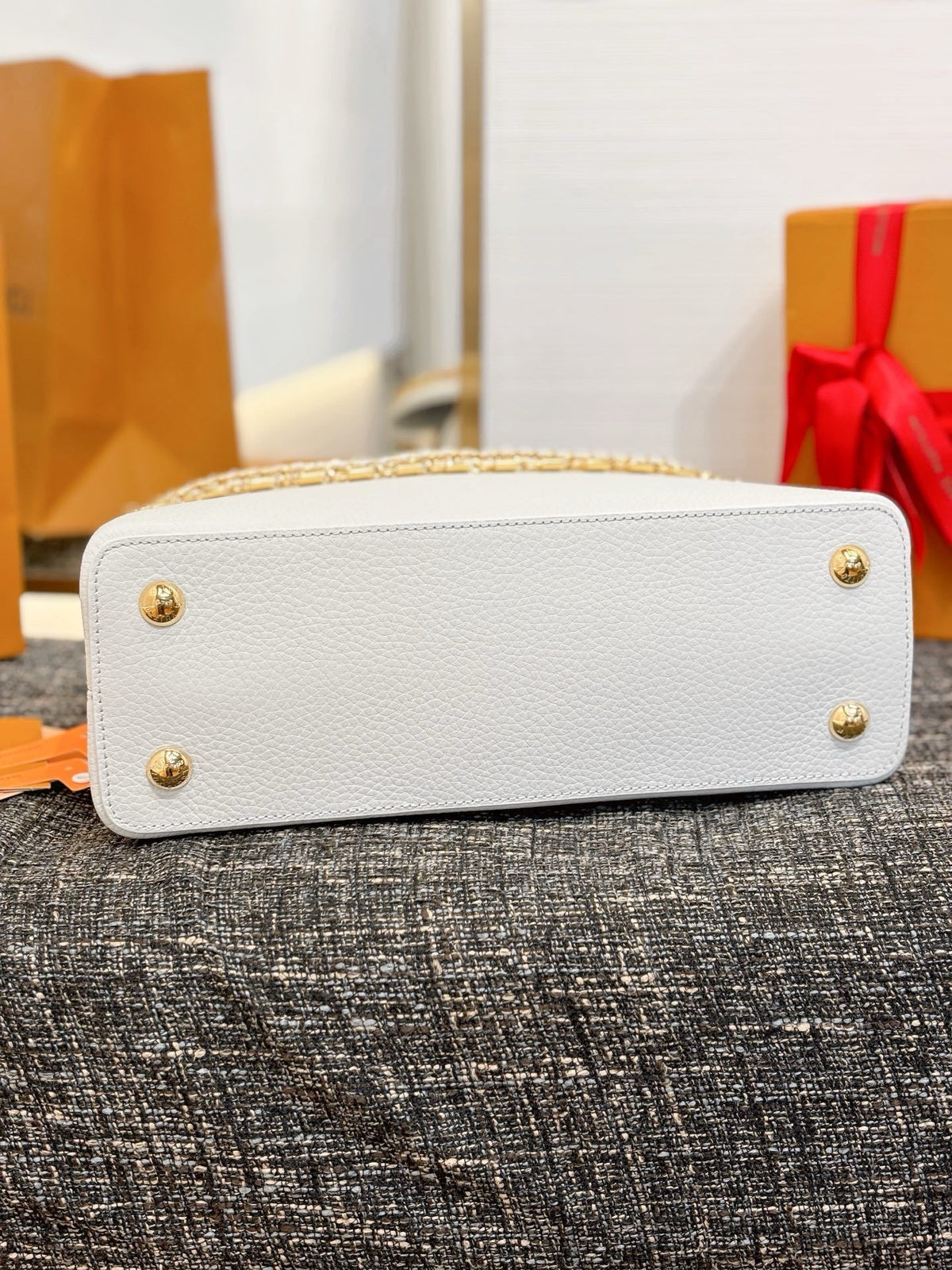 Louis Vuitton Capucines BB handbag in white Taurillon leather