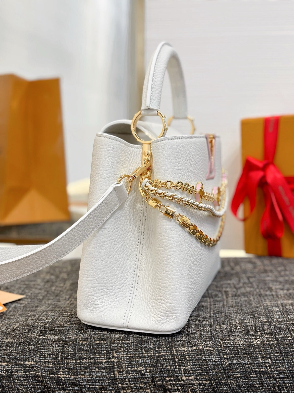Louis Vuitton Capucines BB handbag in white Taurillon leather