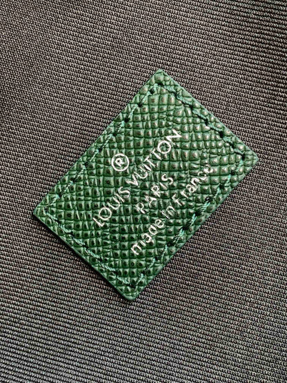 LV AVENUE SLINGBAG 31 IN DARK GREEN TAIGA LEATHER