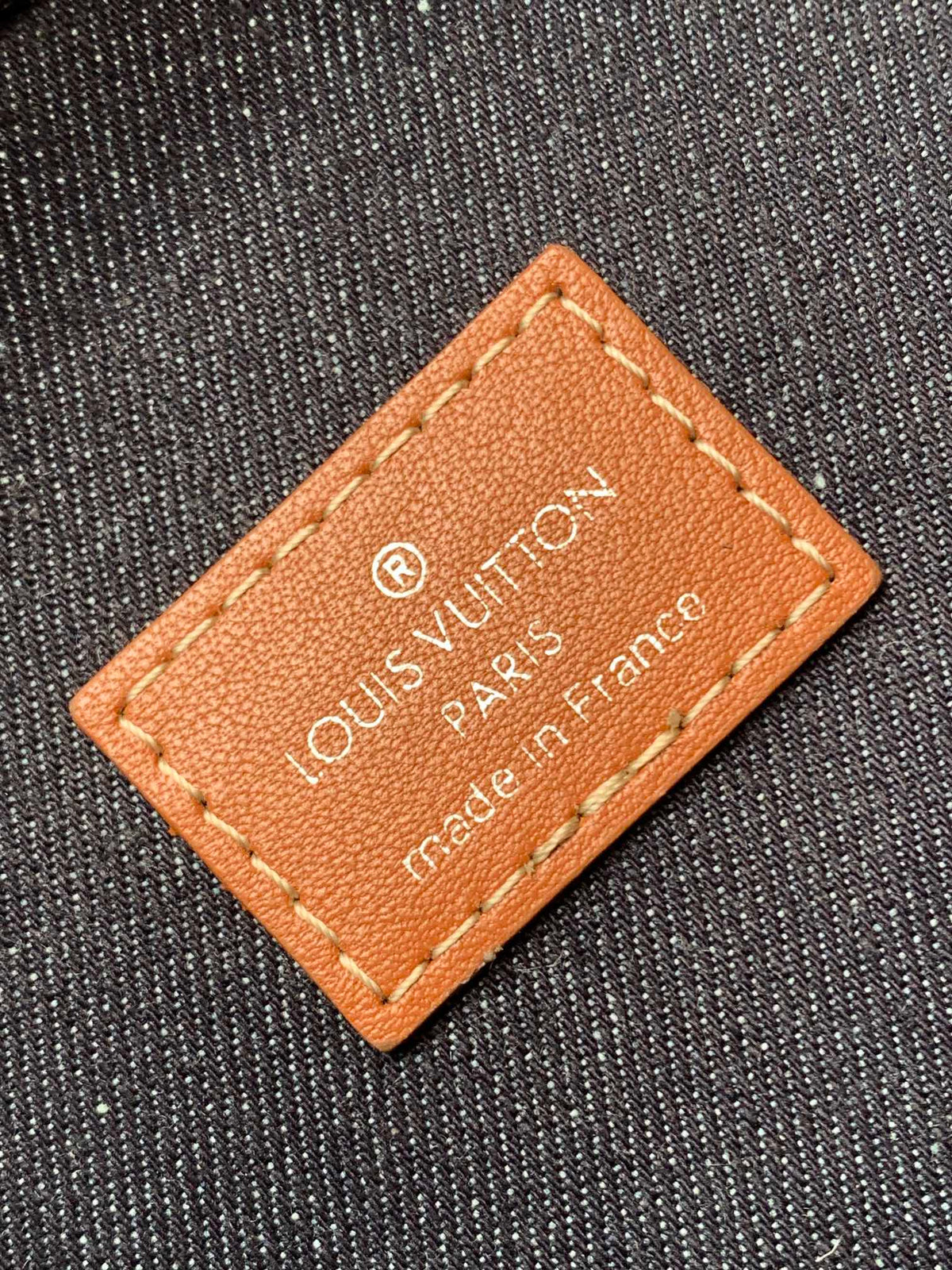 LV AVENUE SLINGBAG 31 IN BLACK MONOGRAM CANVAS WITH BROWN LOGO