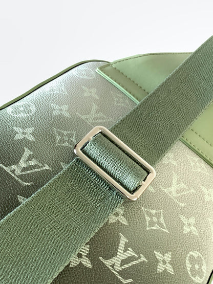 LV AVENUE SLINGBAG 31 IN WHITE AND BLACK OMBRE MONOGRAM CANVAS
