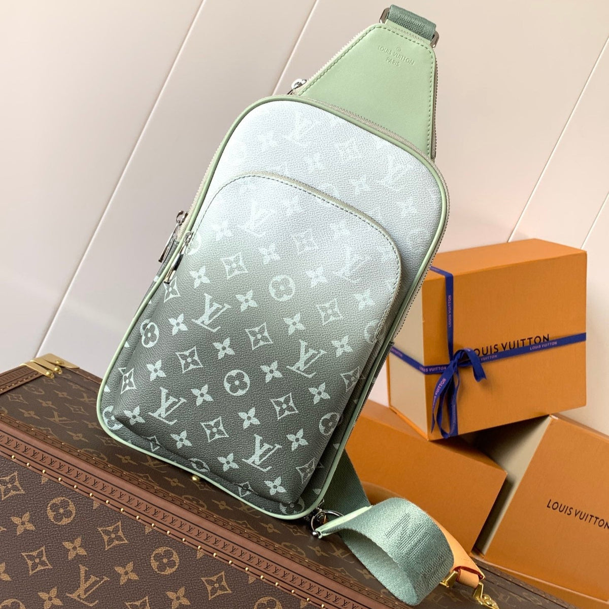 LV AVENUE SLINGBAG 31 IN WHITE AND BLACK OMBRE MONOGRAM CANVAS