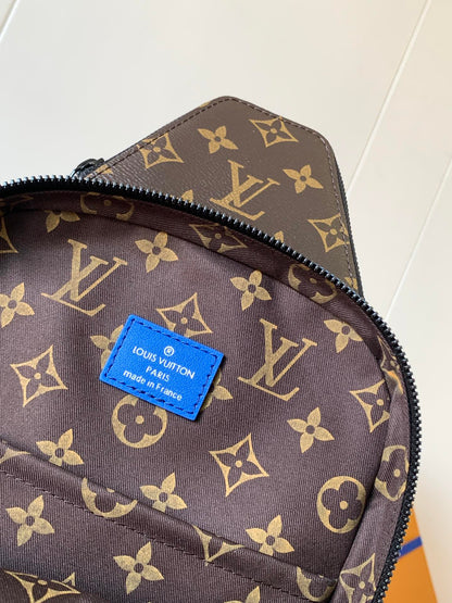 LV AVENUE SLINGBAG 31 IN BLUE AND BROWN TAIGA LEATHER