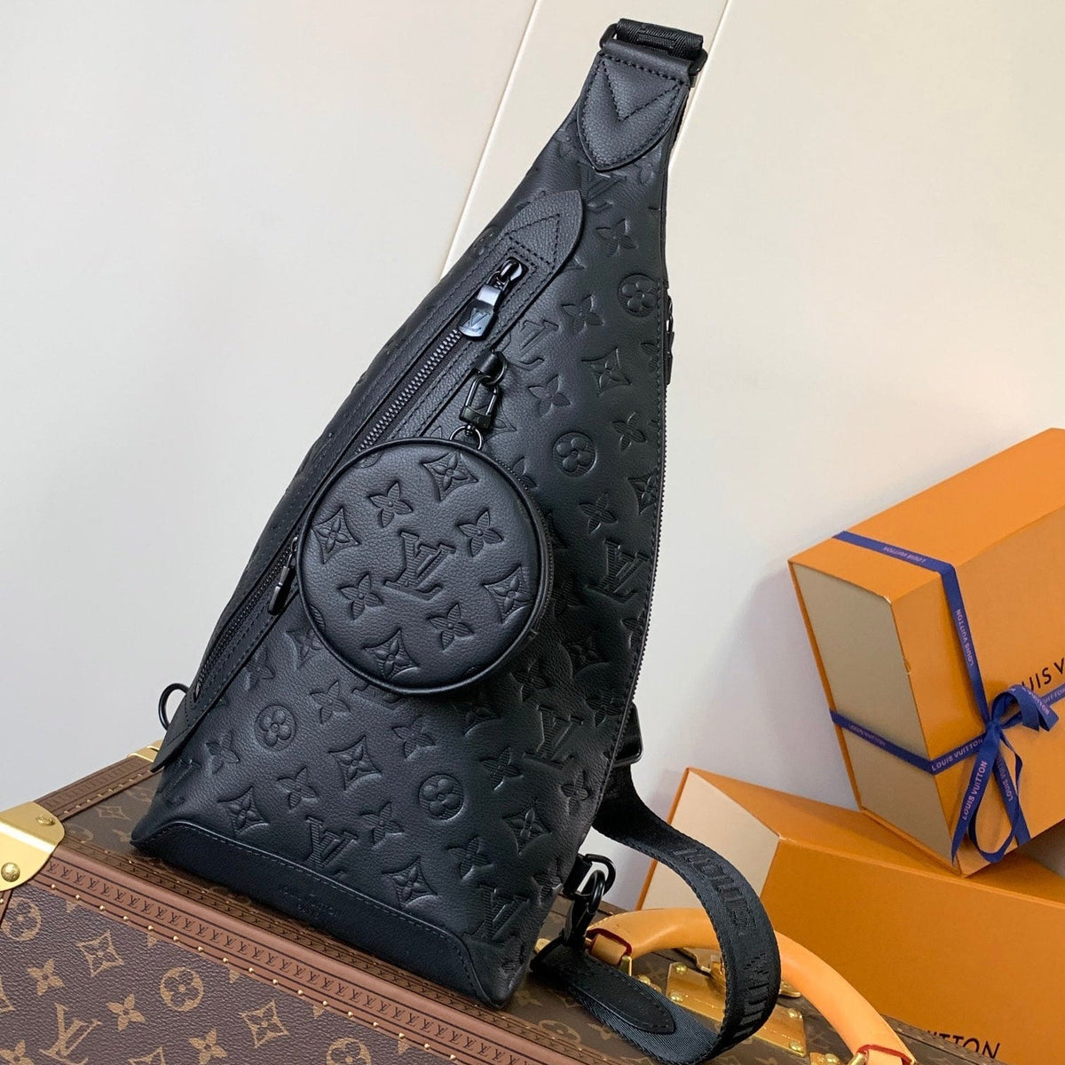 LV DUO CROSSBAG BAG 42 IN BLACK EMBOSSED CALFSKIN