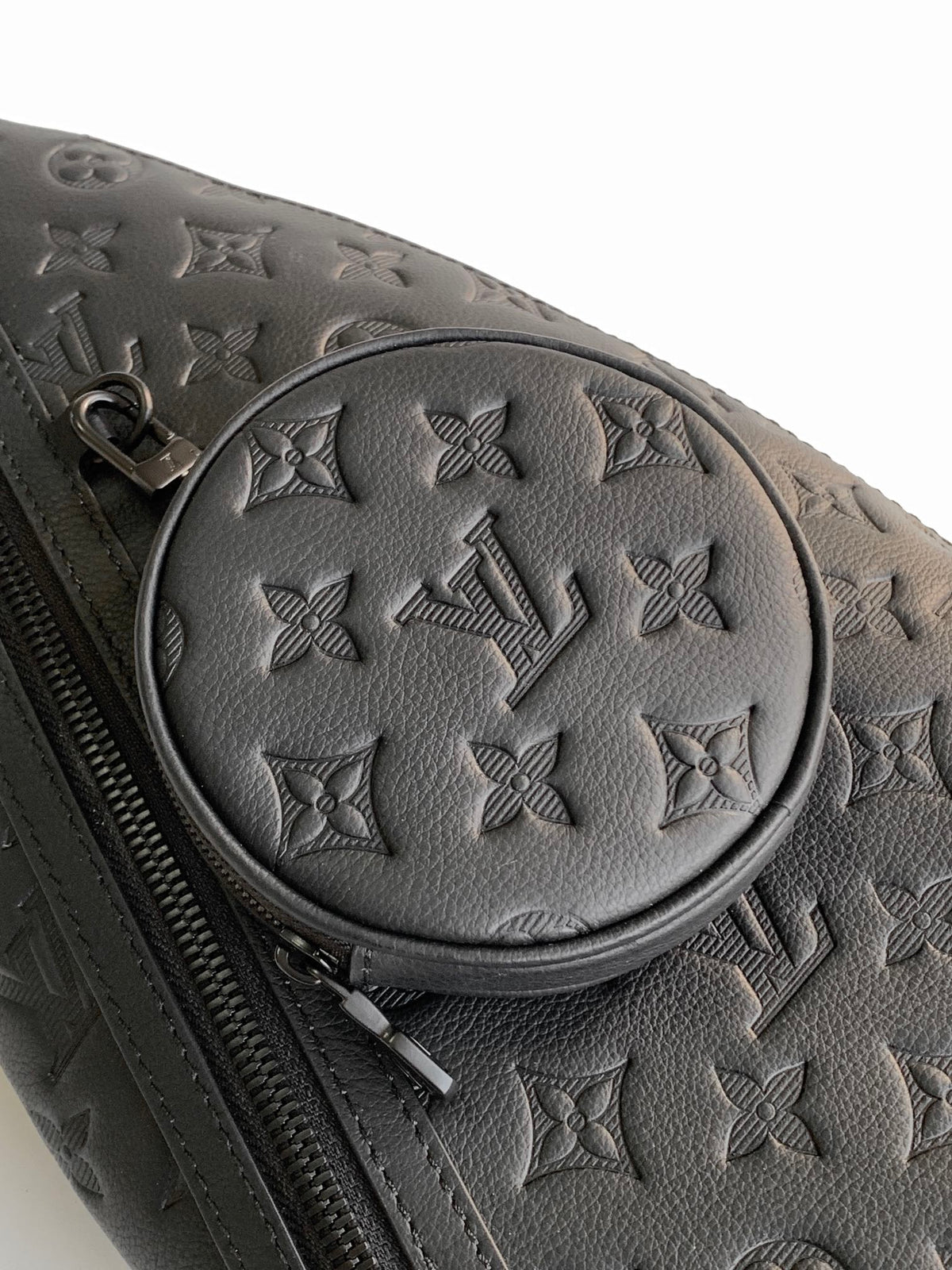 LV DUO CROSSBAG BAG 42 IN BLACK EMBOSSED CALFSKIN