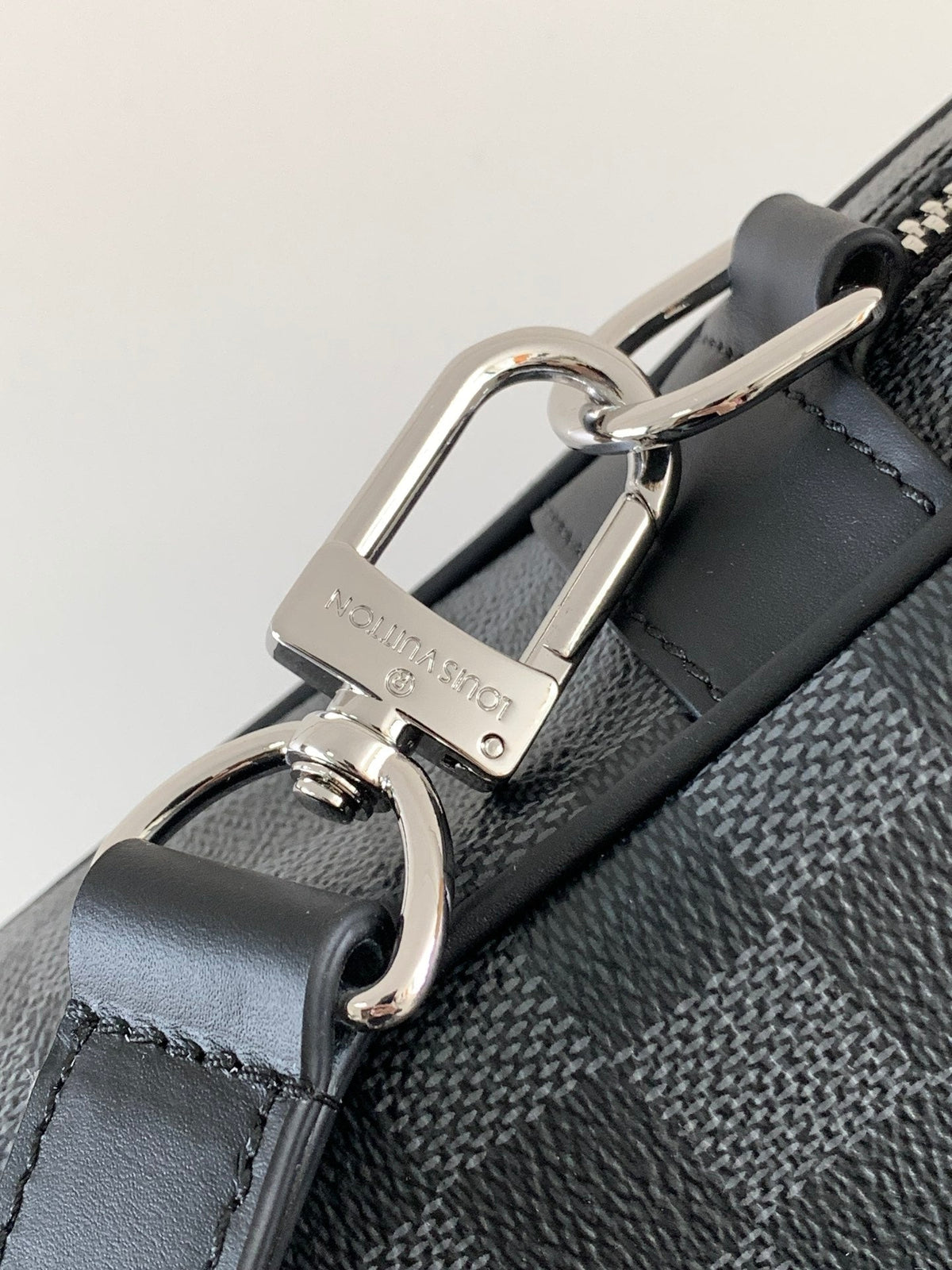 LV DUO CROSSBAG BAG 42 IN BLACK EMBOSSED CALFSKIN