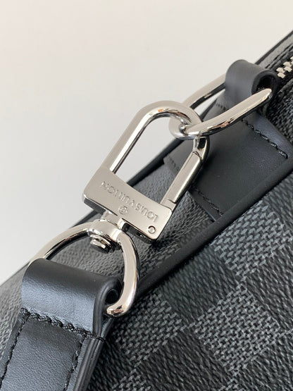 LV DUO CROSSBAG BAG 42 IN BLACK EMBOSSED CALFSKIN