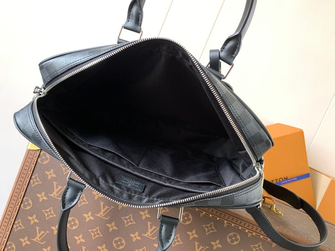 LV DUO CROSSBAG BAG 42 IN BLACK EMBOSSED CALFSKIN