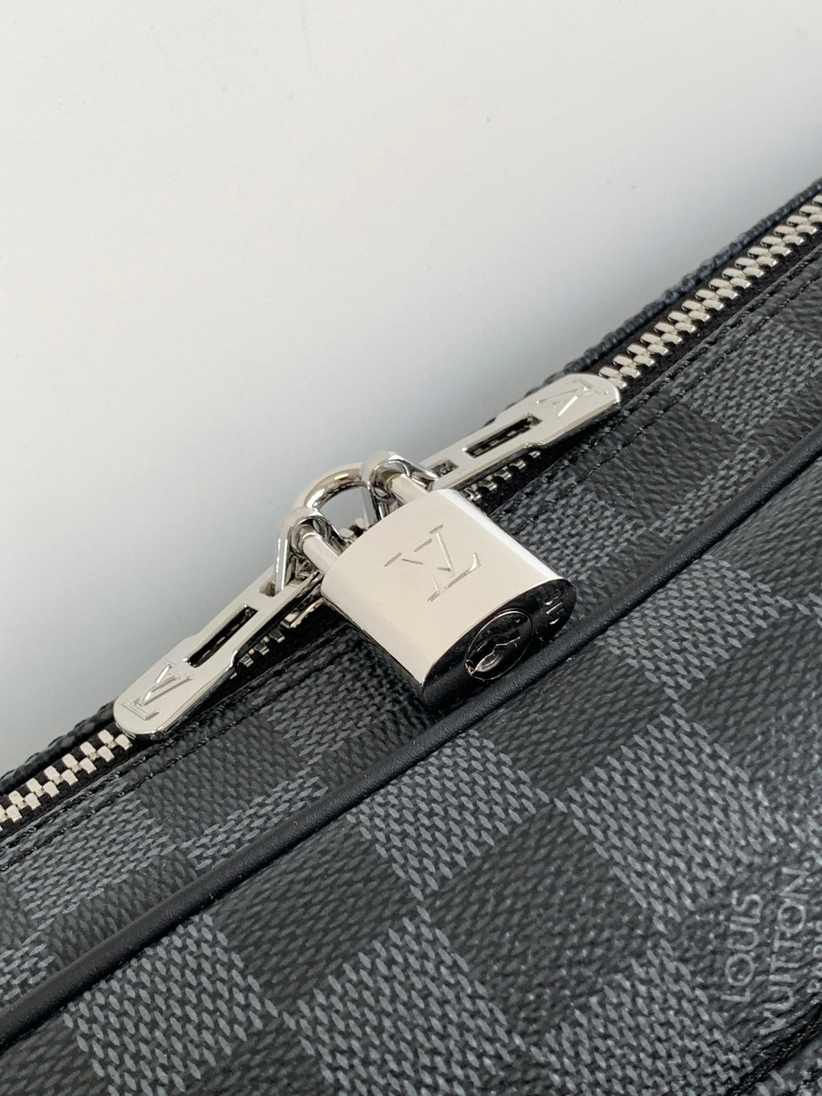 LV DUO CROSSBAG BAG 42 IN BLACK EMBOSSED CALFSKIN