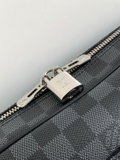 LV DUO CROSSBAG BAG 42 IN BLACK EMBOSSED CALFSKIN