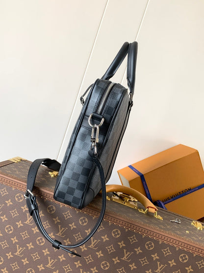 LV DUO CROSSBAG BAG 42 IN BLACK EMBOSSED CALFSKIN