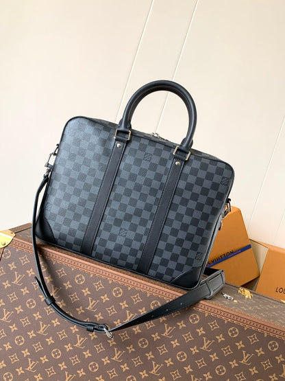 LV DUO CROSSBAG BAG 42 IN BLACK EMBOSSED CALFSKIN