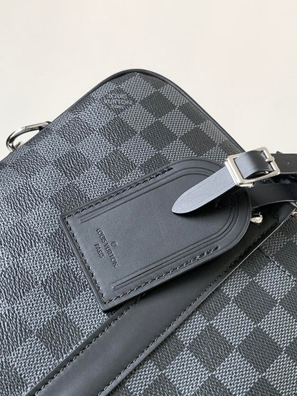 LV DUO CROSSBAG BAG 42 IN BLACK EMBOSSED CALFSKIN