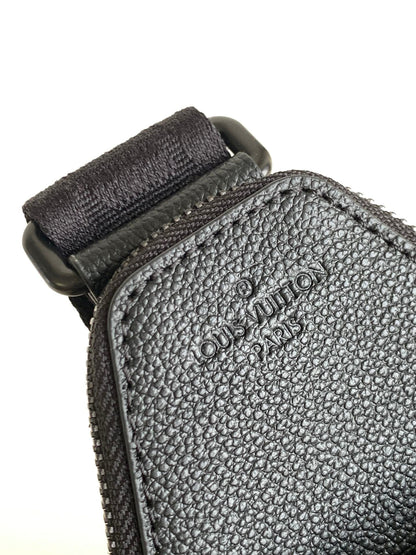 LV AVENUE 31 IN BLACK CANVAS CALFSKIN