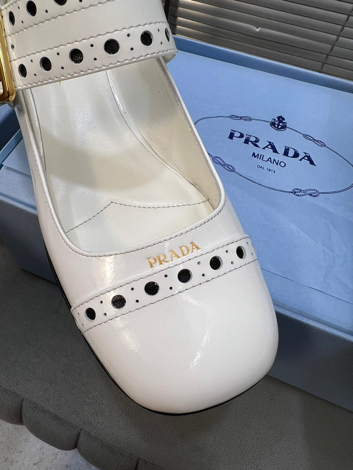 MARY JANE PUMPS IN WHITE GLOSSY CALFSKIN