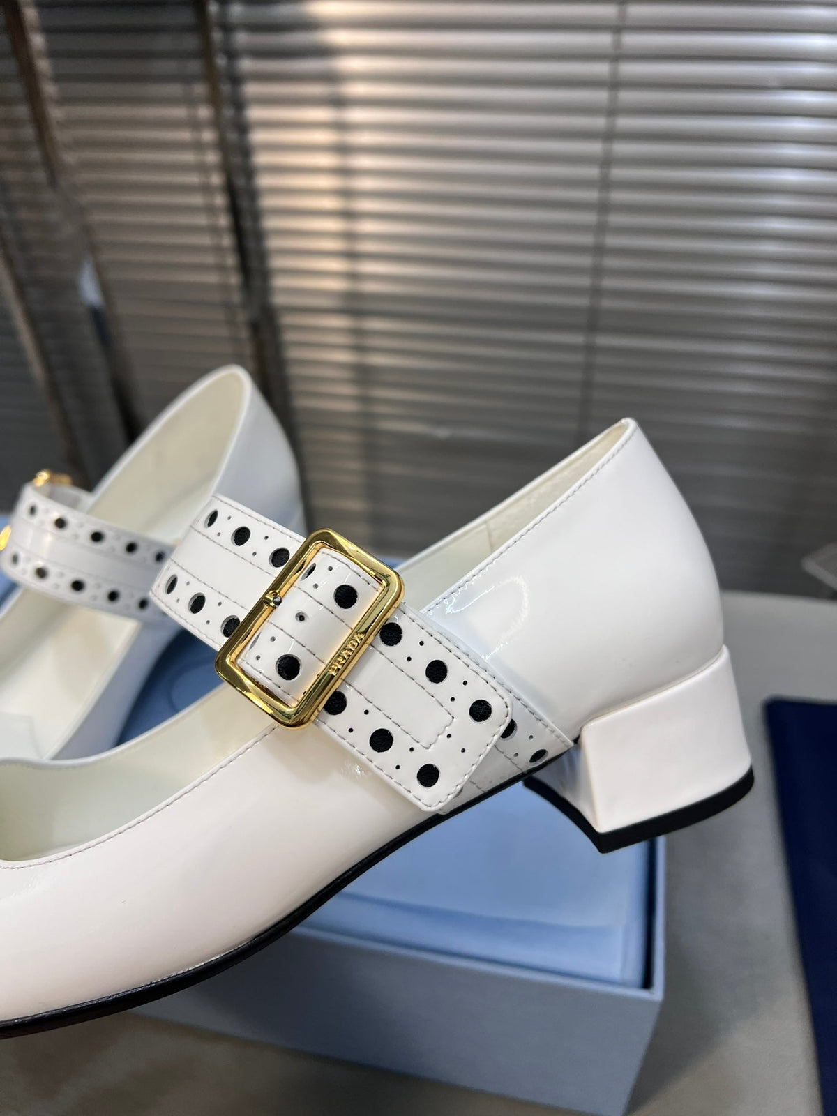 MARY JANE PUMPS IN WHITE GLOSSY CALFSKIN