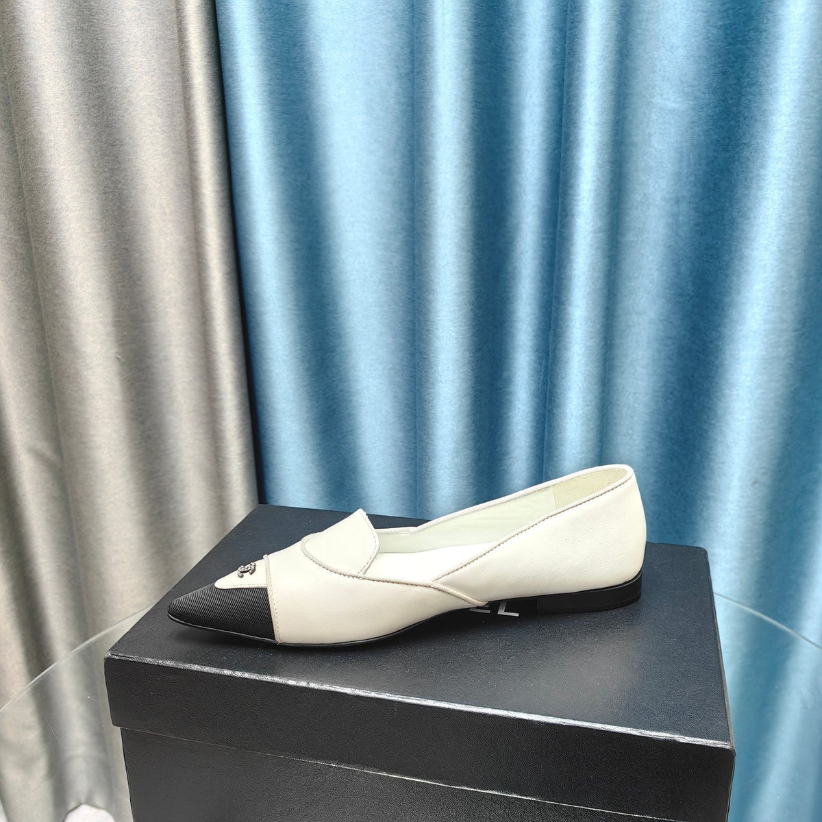 BALLET FLAT WHITE MIX BLACK SHEEPSKIN POINTED TOE