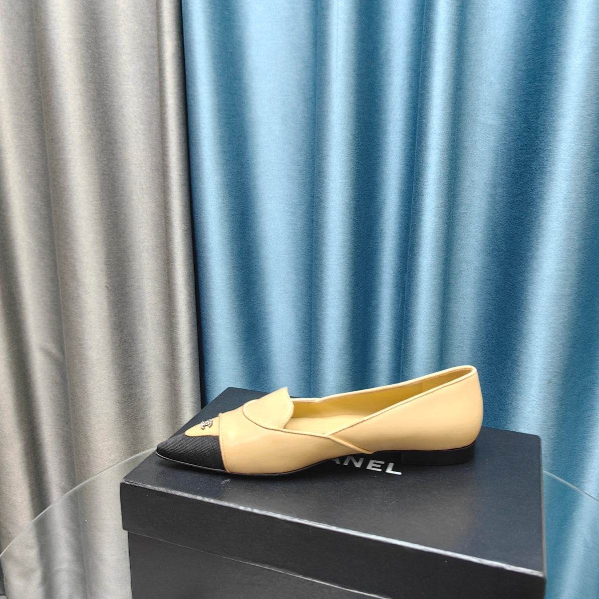 BALLET FLAT DARK CREAM MIX BLACK SHEEPSKIN POINTED TOE