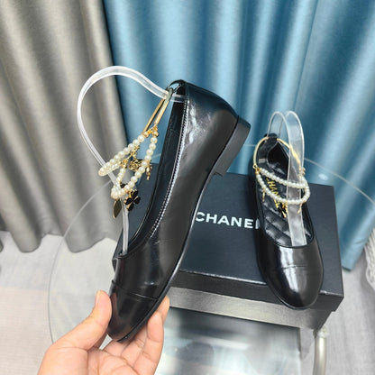 MARY JANE WITH PEARL STRAP IN GLOSSY BLACK LAMBSKIN
