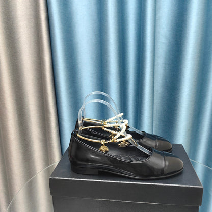 MARY JANE WITH PEARL STRAP IN GLOSSY BLACK LAMBSKIN