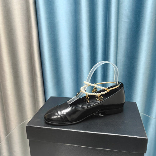 MARY JANE WITH PEARL STRAP IN GLOSSY BLACK LAMBSKIN