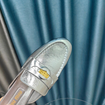 MULES SLIPPERS SILVER COWHIDE WITH GOLD COIN