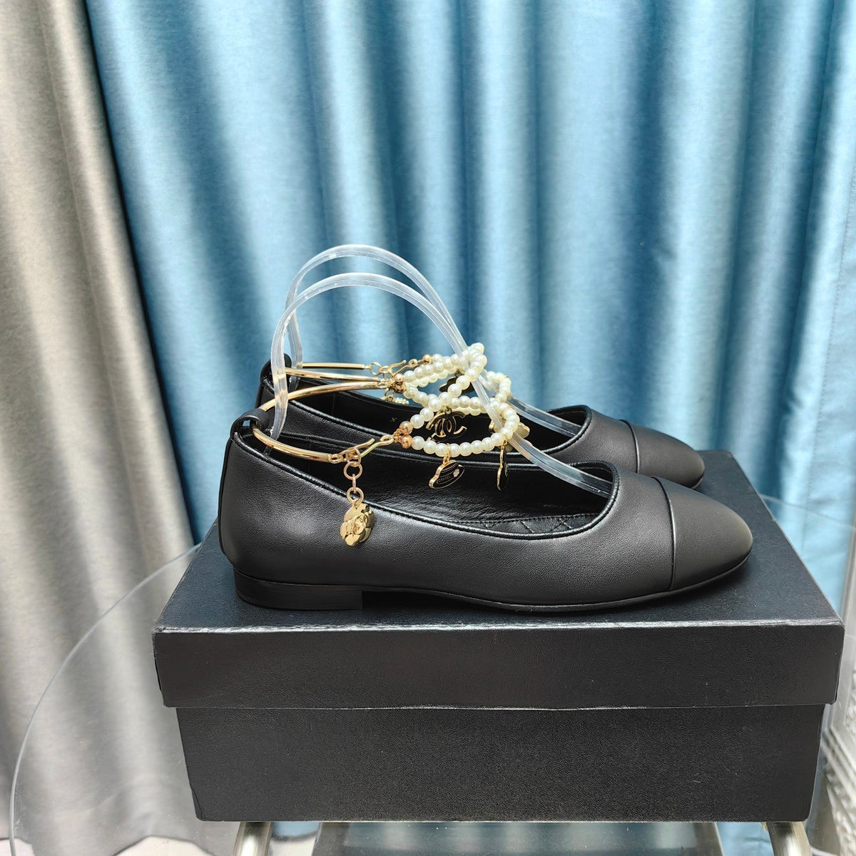 MARY JANE WITH PEARL STRAP IN BLACK LAMBSKIN