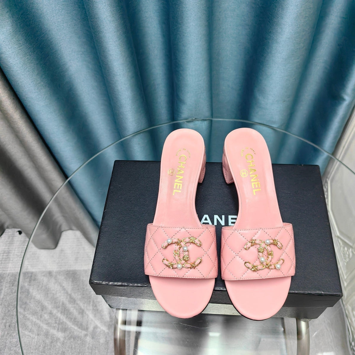 MULE SLIDE SANDAL IN LIGHT PINK LAMBSKIN