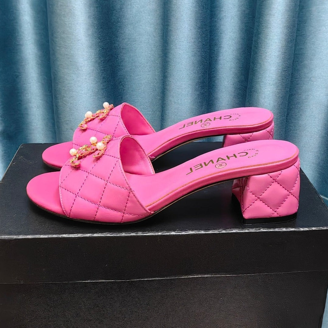 MULE SLIDE SANDAL IN BRIGHT PINK LAMBSKIN